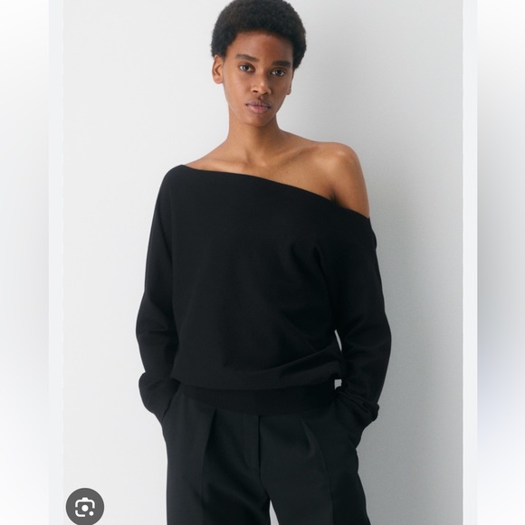 Aritzia Sweaters - Aritzia Babaton Inspiration Sweater - Black